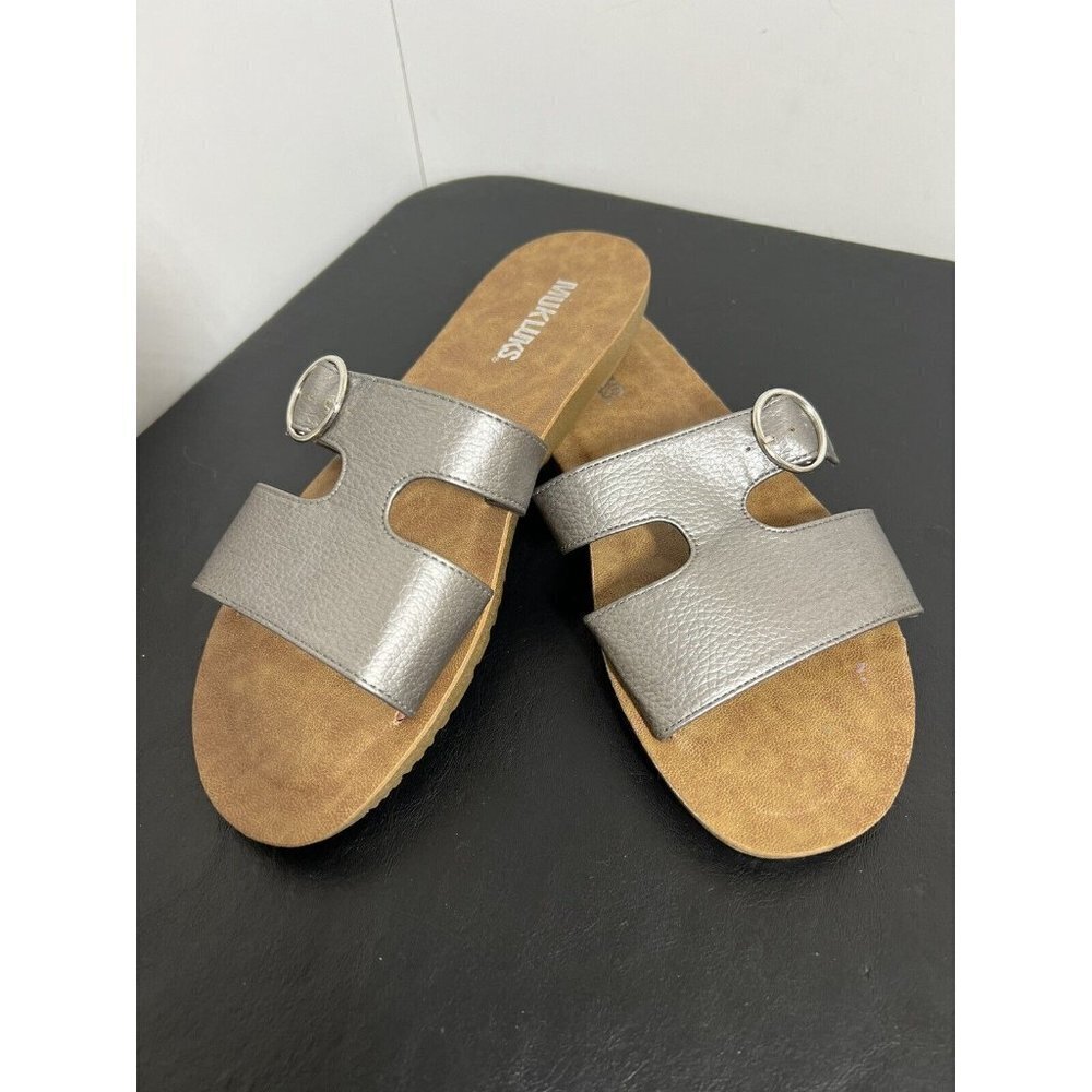Muk Luks Sandal Slide WOMEN Size 9 Faux Leather in Pewter Silver